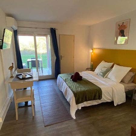 Joli Appartement 27M2 Oasis Provencale En Village Vacances En Camargue Arles Exterior foto